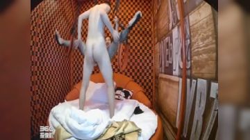 专业情趣约炮房外表斯文素雅眼镜妹子内心火热淫荡提前进屋