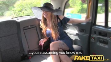 假出租车长腿纹身和大奶头