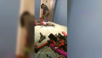 国内SM大神现场教学玩出性爱新境界【帝王调教女奴】首次双飞调教玩操两白嫩淫荡小母狗全身淫字