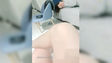 泡良大师-山西冠希哥在陌陌搞定离婚小少妇，身材很好白嫩蜜桃臀，在家中沙发上大战插得她沉醉其中不可自拔