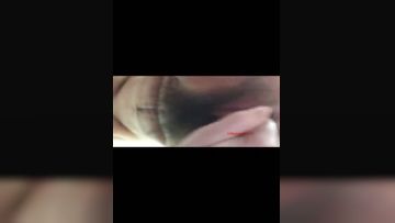 精选裸贷特别档高颜值御姐型，阴毛浓密里面挺粉，掰开穴对准镜头近距离拍菊花，附图14P