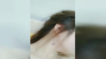 颜值不错白皙大奶少妇道具自慰，全裸道具假屌抽插掰穴特写毛毛浓密，很是诱惑喜欢不要错过