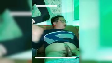 身材样貌很不错的性感大胸美女为了拉人气和母亲一起在KTV包厢跳艳舞伺候中年男网友,母女俩都被轮操了.国语!