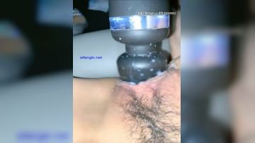 户外勾搭一姐『组织857吖』网约车上大胆大黑牛玩浪穴白浆泛滥司机受不了开车到野外迫不及待玩车震干一炮