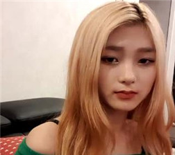 跟黄发美女一起自慰2