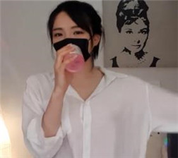 精致女主播的白色衬衣诱惑(7)030544-033704