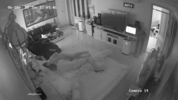 【家庭摄像头】母子日常生活，熊孩子想蹭奶+老娘天天摸儿子肉棒(精选合集)