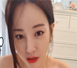 气场十足的韩国女主播制服诱惑2