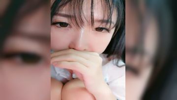 骚气老牌主播瞳孔自慰扣逼秀 跳蛋塞逼逼足交按摩器扣逼近距离特写 很是诱惑喜欢不要错过