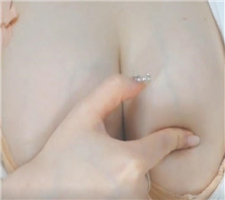 极致漂亮的女主播在床上自慰(1)002247-004345