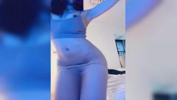 才艺主播小兔兔吖，全程露脸大秀直播身材不错非常会勾搭狼友，性感小舌头丝袜高跟揉奶玩逼特写道具抽插呻吟第01集