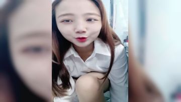 美容店超骚的小老板娘，全程露脸开档丝袜短裙跟小哥在店里激情啪啪诱惑，深喉大鸡巴无套抽插浪叫口爆吞精第01集