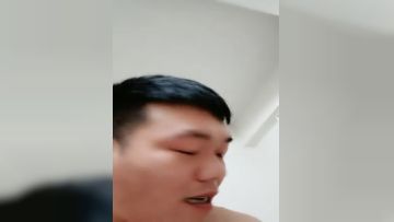 《极品☀️畸形之恋》真正的母子乱伦！儿子喝醉意外看见大奶妈妈洗澡强行把她内射了只好将错就错妈妈还讲述他俩是如何发展的第05集