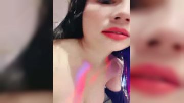 秀人网模特儿-瑞瑞_：爸爸插进来好吗，骚逼今天老痒了全是水，摸几下就喷水，娘们是真敏感！