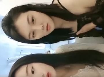 两个高颜值的美骚妇镜头前的诱惑 情趣装黑丝袜大秀诱惑 陪狼友撩骚互动淫声荡语 揉奶子玩逼精彩不断刺激