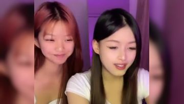 两个00后颜值美少女！超级嫩紧致小穴！幸福炮友操逼，撸硬特写视角抽插，浴室洗澡掰开小穴