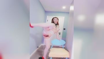 人间骚货尤物露脸情趣黑丝内衣露脸自慰，白丝黑丝美艳动人第03集