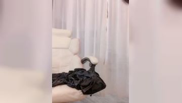 新来的大奶骚货全程露脸情趣装诱惑，性感的骚奶子肥美鲍鱼，道具抽插浪叫不止表情骚极了，近距离展示喷水第03集