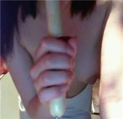 在酒店跳起了热舞.mp4