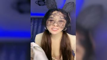 翘臀芭比野味风骚小野猫，丝袜情趣各种诱惑，无毛白虎逼撅着屁股道具插逼里给狼友展示，骚浪动作不断别错过第06集