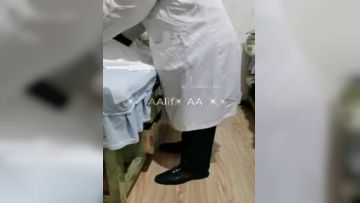 《最新极品⭐淫妻》新春福利牛X绿帽夫妻推特网红约粉3P人前户外露出啪啪调教儿子面前也露很反差(26)