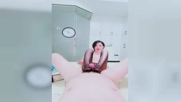 骚气横生的年轻妈妈，满嘴淫语女上位啪啪操黑丝长腿口交打飞机花样姿势第02集