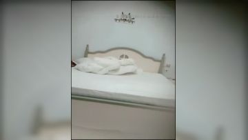 (莞式一条龙)说话很拽的眼镜四哥和老铁微信约嫖高颜值兼职妹玩3P前后搞妹子有点吃不消