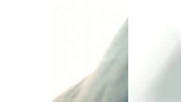 浓妆大红唇，真空紫色毛衣袒胸露乳橘色丁字裤，丰满大奶乱颤，道具插穴