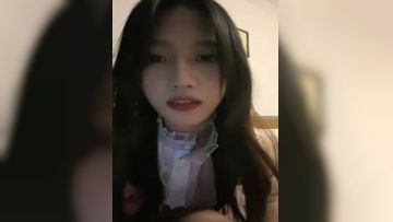 新人女仆装漂亮妹子，露脸手持镜头拍摄，特写蝴蝶逼手指揉痘痘自慰