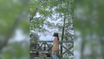 《重磅✅核弹网红✅精品》天花板级别露出界狂人推特网红FSSZX888景区人前挑战露出人工湖里尿尿脱光大摇大摆散步不怕被人看见