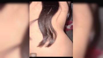 户外搭讪勾引小骚母狗到厕所里激情野战！跪舔口交深喉，后入做爱！ (1)