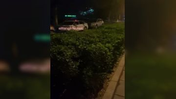 《重磅✅炸弹极限✅挑战》露出界天花板级别狂人！高颜苗条露脸骚人妻推特网红【潼潼】各种场景专门人前露出紫薇~对话淫荡