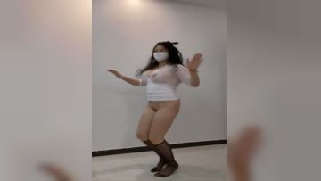 《最新✅宅男✅福利》白皙圆润极品巨乳蜂腰肥臀网红小钢炮【万听】高价付费私拍~裸舞紫薇~别有一番滋味骚舞_02