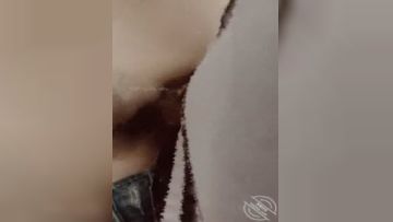 ✿最强❤️母子乱伦✿ 南方母子✨ 终于找到机会和妈妈上山干活打野战 开始非常抗拒怕别人看到 扶着小树后入爆操真滋味