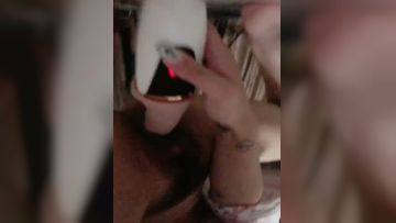 【新酱】趁妈妈.弟弟熟睡~脱衣舞道具自慰~难受就偷偷舔舔~ ~！~~✨✨✨-也不怕弟弟突然醒过来-642