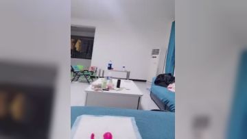 怀孕8个月的少妇深夜陪狼友撩骚，全程露脸挺着个大肚子开秀，互动狼友揉奶玩逼跳蛋摩擦，大逼逼特写展示第05集