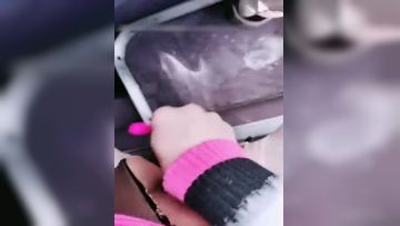 ✿极品公车❤露出✿ 超顶美女尤物在公交车上露奶跳蛋手淫✨ 迷人白虎嫩当众极爽潮吹 前面大哥快回头看呀