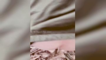 【海角❤️大神巅峰作】真实姐弟乱伦历程✨老姐强行拉我去水库边小树林里打野战内射湿泞嫩穴旁边就有人在好刺激啊第01集