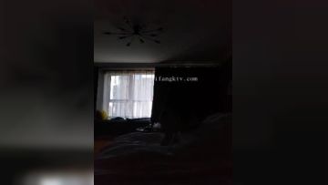 《换妻俱乐部泄密流出》绿帽老公带着老婆和其他男人玩3P,4P 完美露脸7