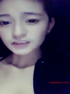 长的清纯可爱新疆小美女主播，与土豪大叔伪老公车震直播高潮喷了好多水大叔还说要搞她妹对白精彩