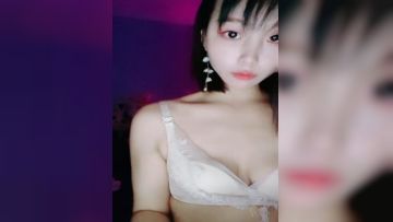 漂亮清纯新人妹子性感比基尼热舞自慰，露出乳头，脱下内裤露出鲜嫩鲍鱼第01集