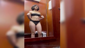 《顶级网红精品露脸》神似某明星的极品反差母狗23岁留学生可爱眼镜妹自摸啪啪口爆吞精(32)