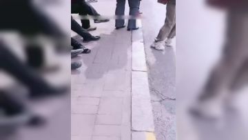 【冒险❤户外一姐】朵朵爱喷水✨女神公交车上跳蛋自慰大哥就在旁边超刺激人前潮吹公交站台失禁狂喷超嗨第03集