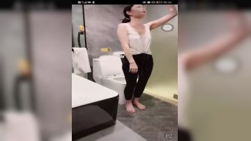 最新流出❤️《疯狂抖音》（忘记镜头的妹子）颜值反差婊美女1