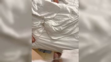 极品萝莉小妹跟两个小哥哥激情3P，在床上让两小哥轮着玩，揉奶玩逼骚穴特写，压在身下爆草抽插后入干小屁股第04集