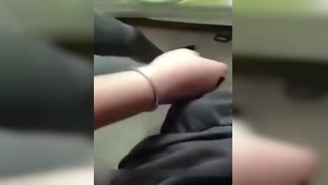 母子乱伦神作·青春期的儿子拿老妈内裤打飞机被发现，微信一番教导后母子坦诚相见，帮儿子破处！第01集