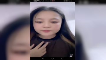 最新流出❤️《疯狂抖音》（忘记镜头的妹子换蕾丝上衣露大奶）颜值反差婊美女