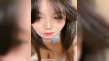 新人小包子姐姐全程露脸白丝诱惑，温柔的给小哥舔弄大鸡巴，让小哥无套抽插压在身下爆草蹂躏，表情好骚刺激第03集