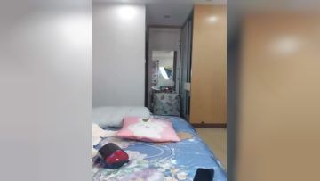 白丝新人小可爱露脸跟狼友发骚，旁边还有大姐姐，互动撩骚揉奶玩逼自慰呻吟，撅着屁股让狼友草，精彩别错过第05集