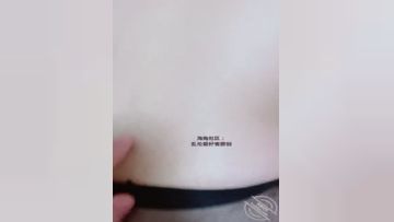 真实母子乱伦骚妈妈趁家人睡着穿上丝袜主动来献逼内射对白精彩